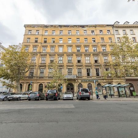 Atlanta Apartment Is In The Heart Of ブダペスト エクステリア 写真