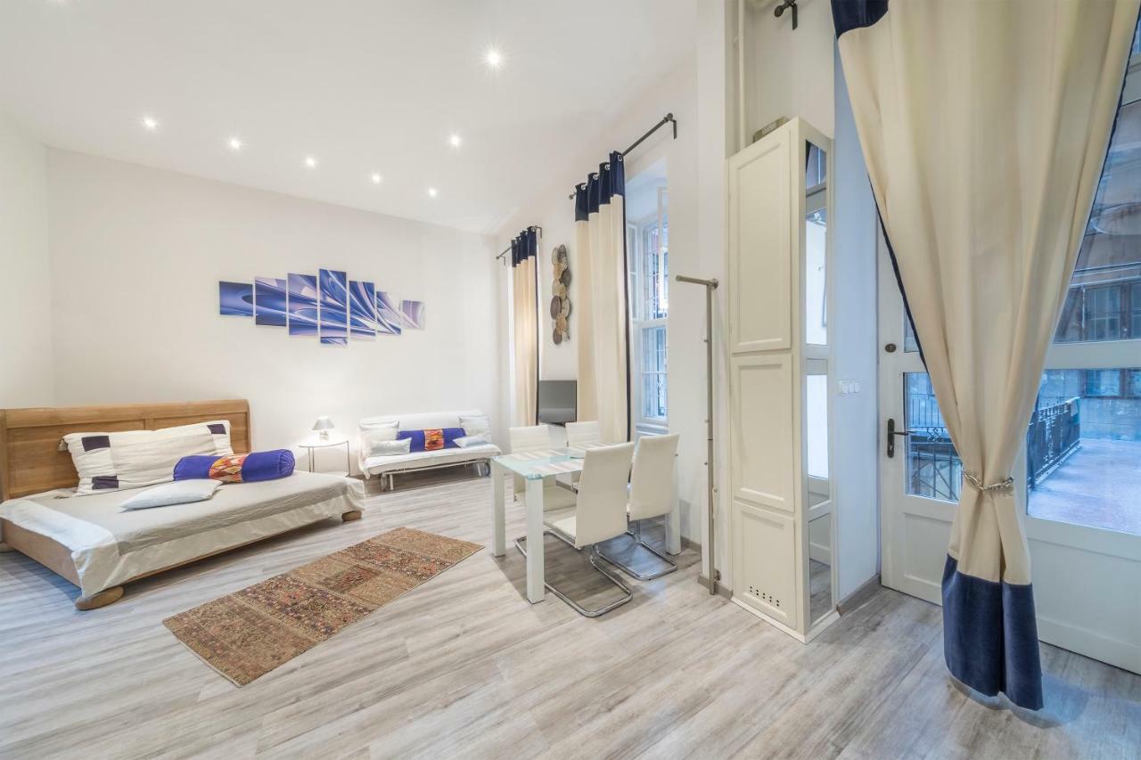 Atlanta Apartment Is In The Heart Of ブダペスト エクステリア 写真